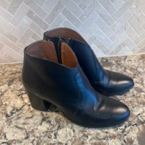 Frye Nora Zip Short Booties Size 9
